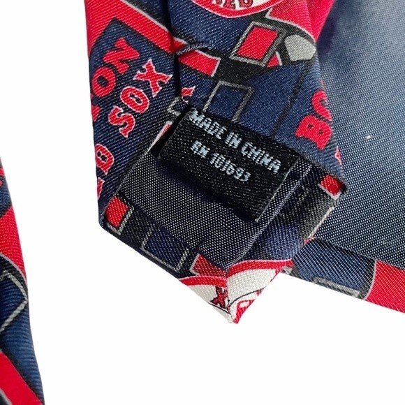 Boston Red Sox MLB 100% Silk Necktie Men’s Licensed Sports Baseball Tie - Picture 5 of 6